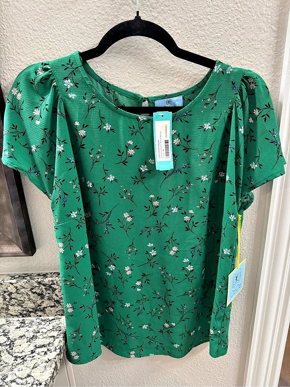 Cabi Floral Blouse in Green Size Medium NWT